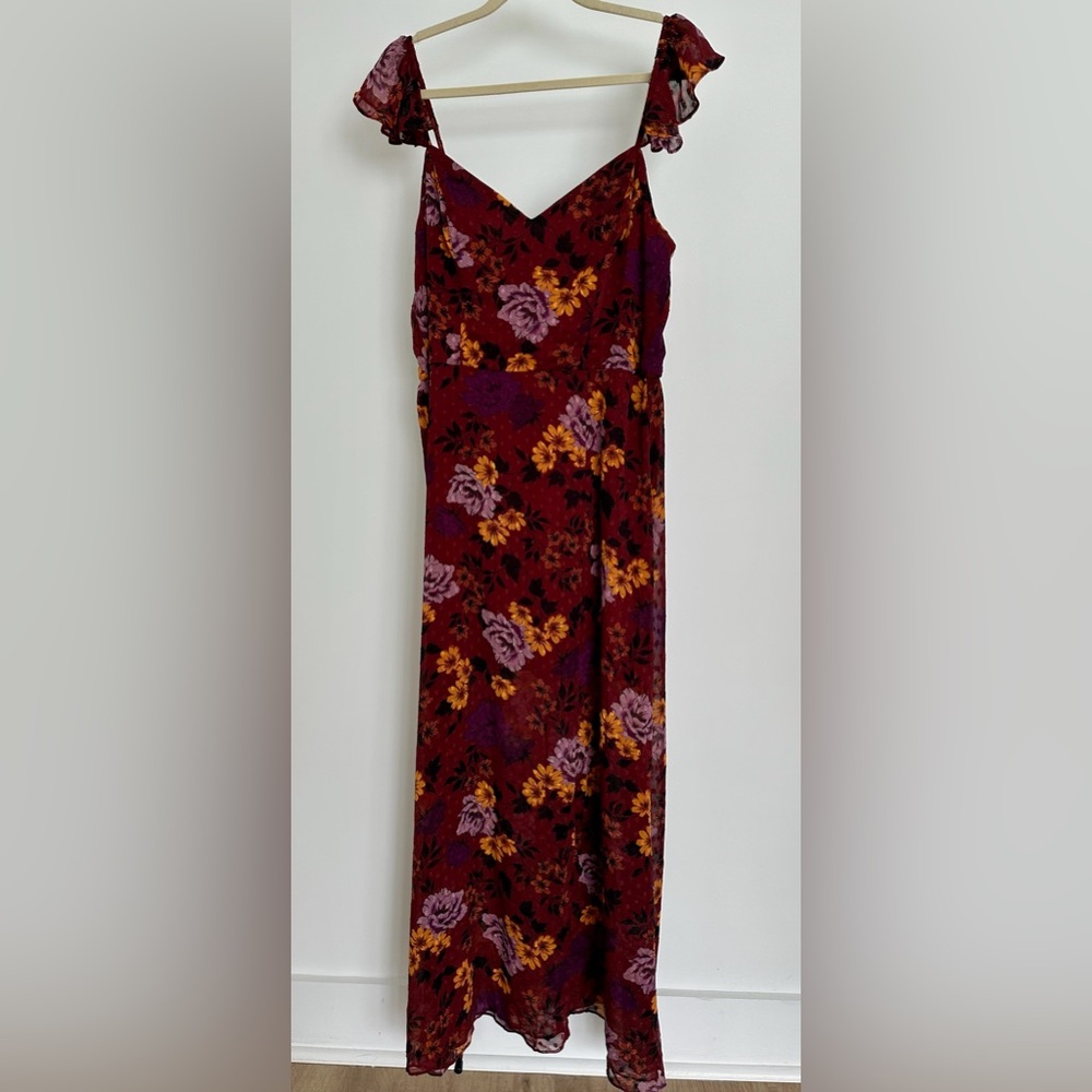 NWT General Good Astrid Tulip Hem Dress
Color burgundy size L